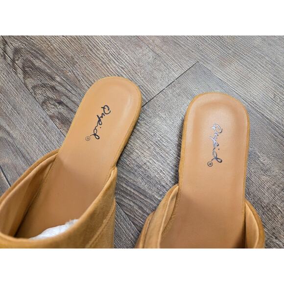 Qupid Tan Camel Faux-Suede Gold Buckle Mules Flats Shoes Pointed Toe Size 8.5 - Picture 4 of 8